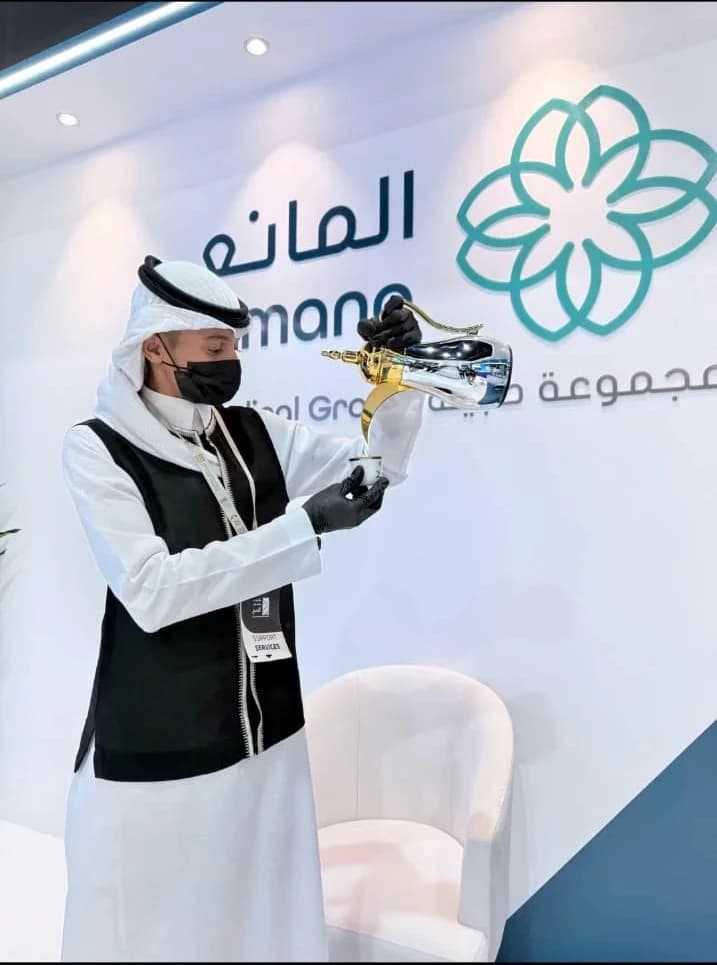 دلة القهوة العربية التقليدية - رمز الأصالة والضيافة السعودية