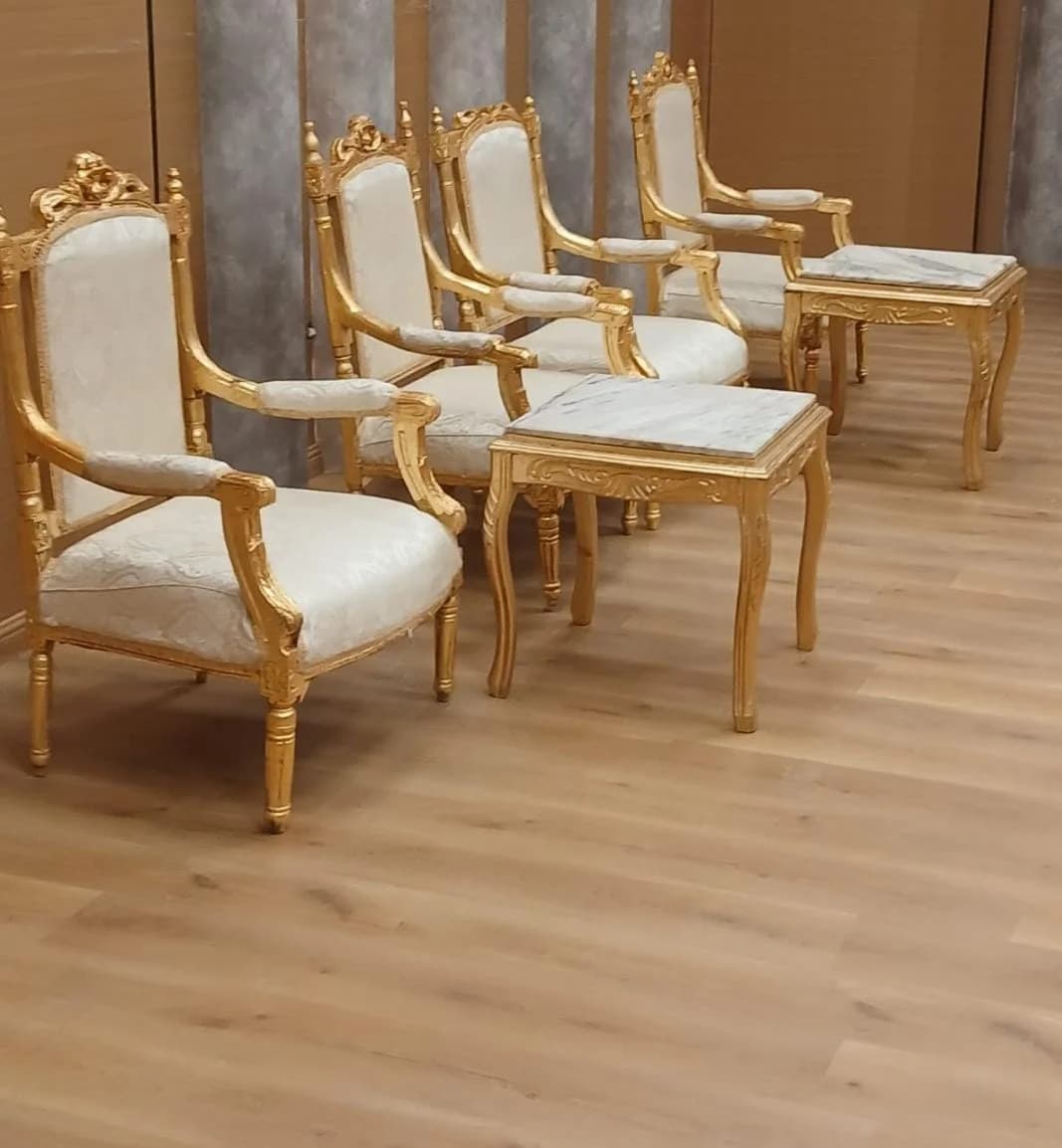 تقديم القهوة العربية بالطريقة التقليدية الأصيلة